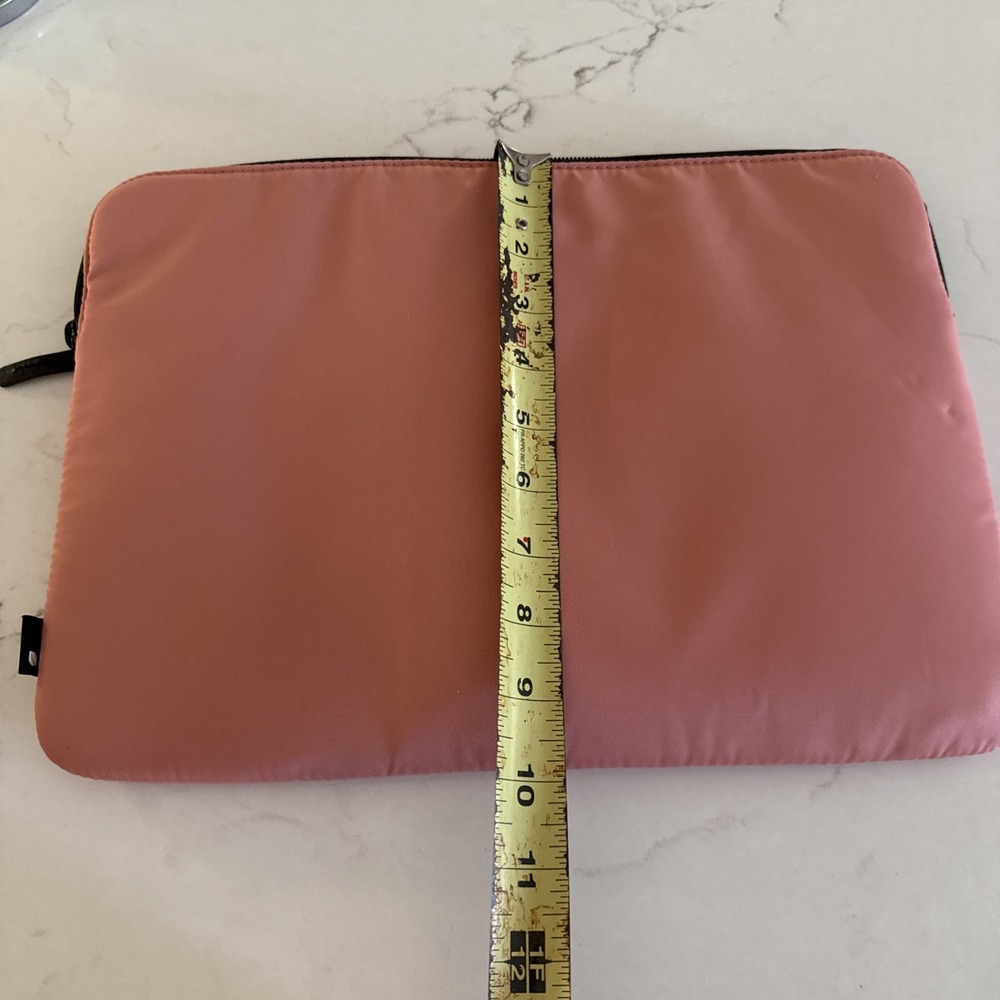 Incase Compact Sleeve 13-inch Laptop Pink  Office Core Clean Tech‎ Minimalist - Picture 9 of 10